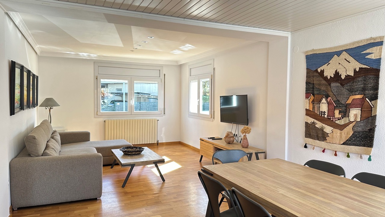 Photo of Livingroom in Roses Town Center