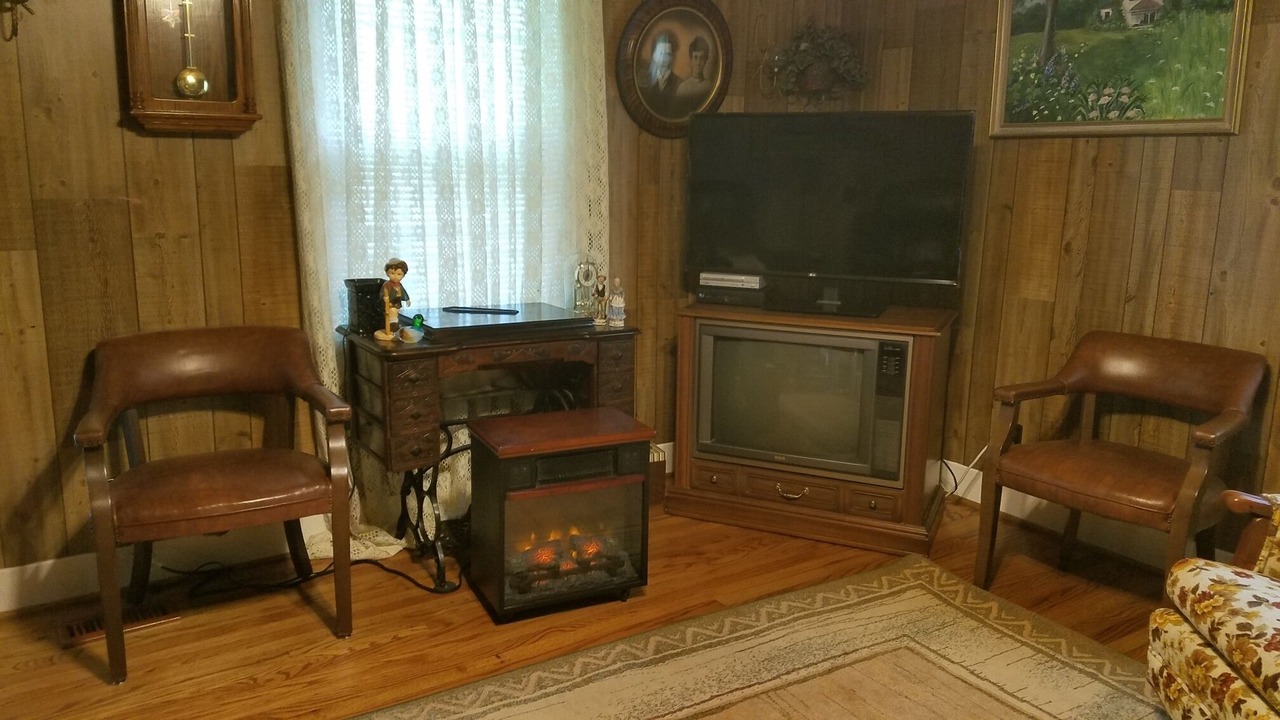 Photo of Livingroom in Thompson's Station