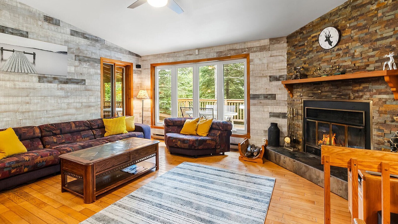 Photo of Livingroom in Lac-Superieur
