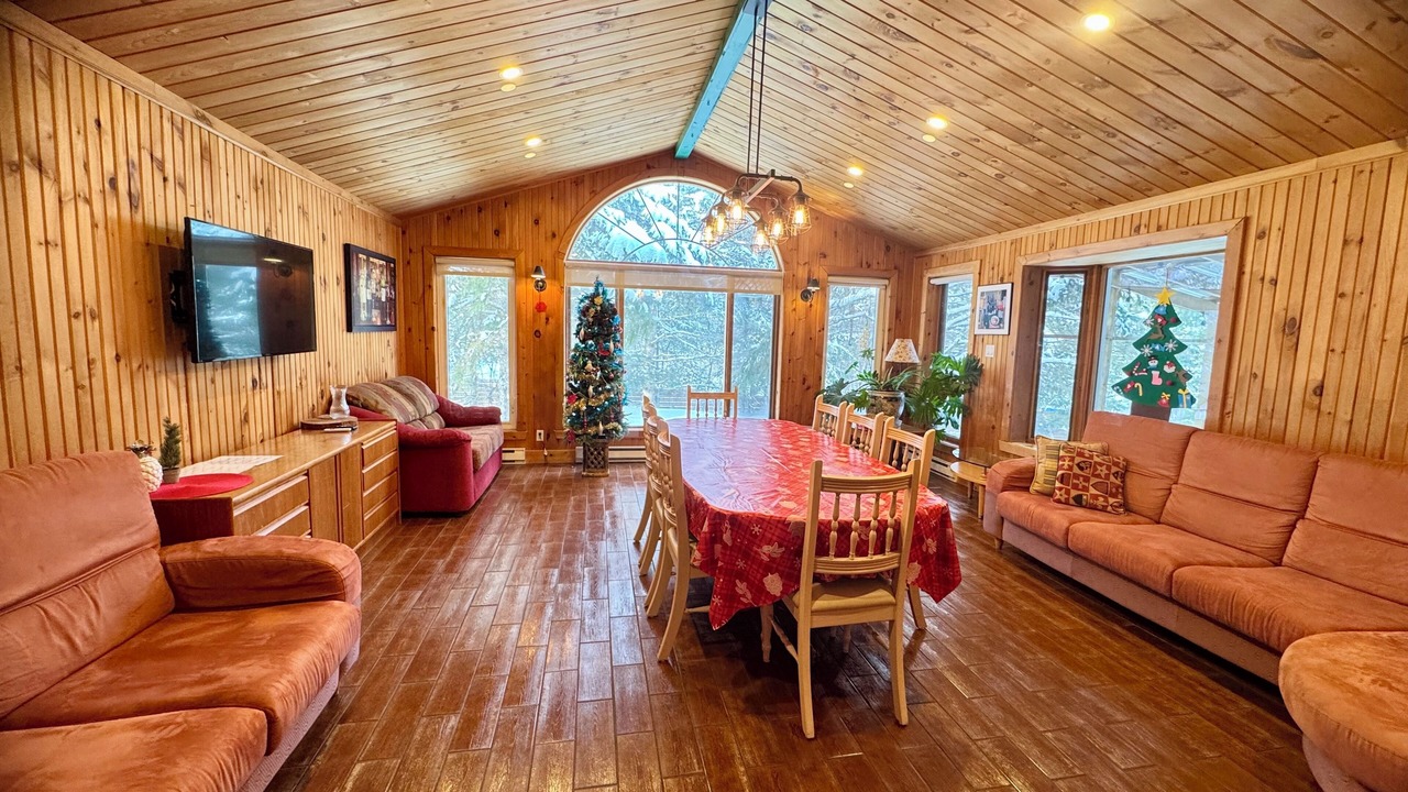 Photo of Livingroom in Lac-Superieur