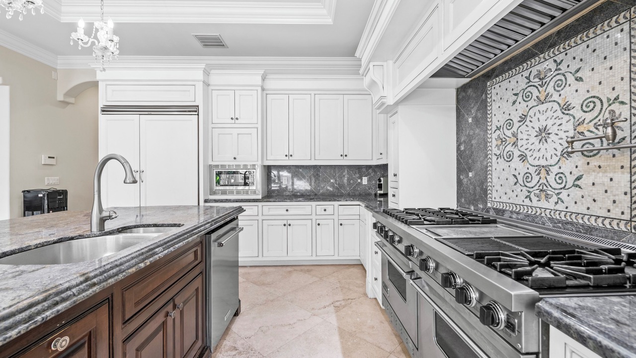 Photo of Kitchen in Las Olas Isles