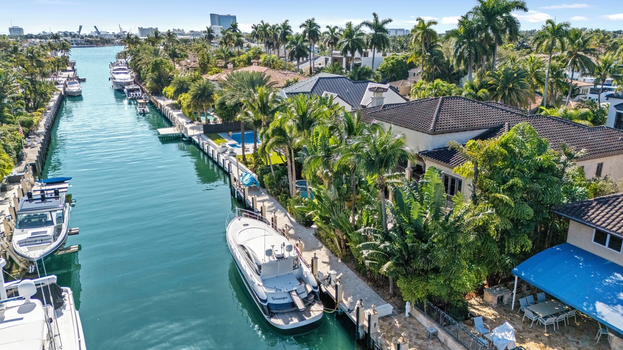 Photo of Others in Las Olas Isles