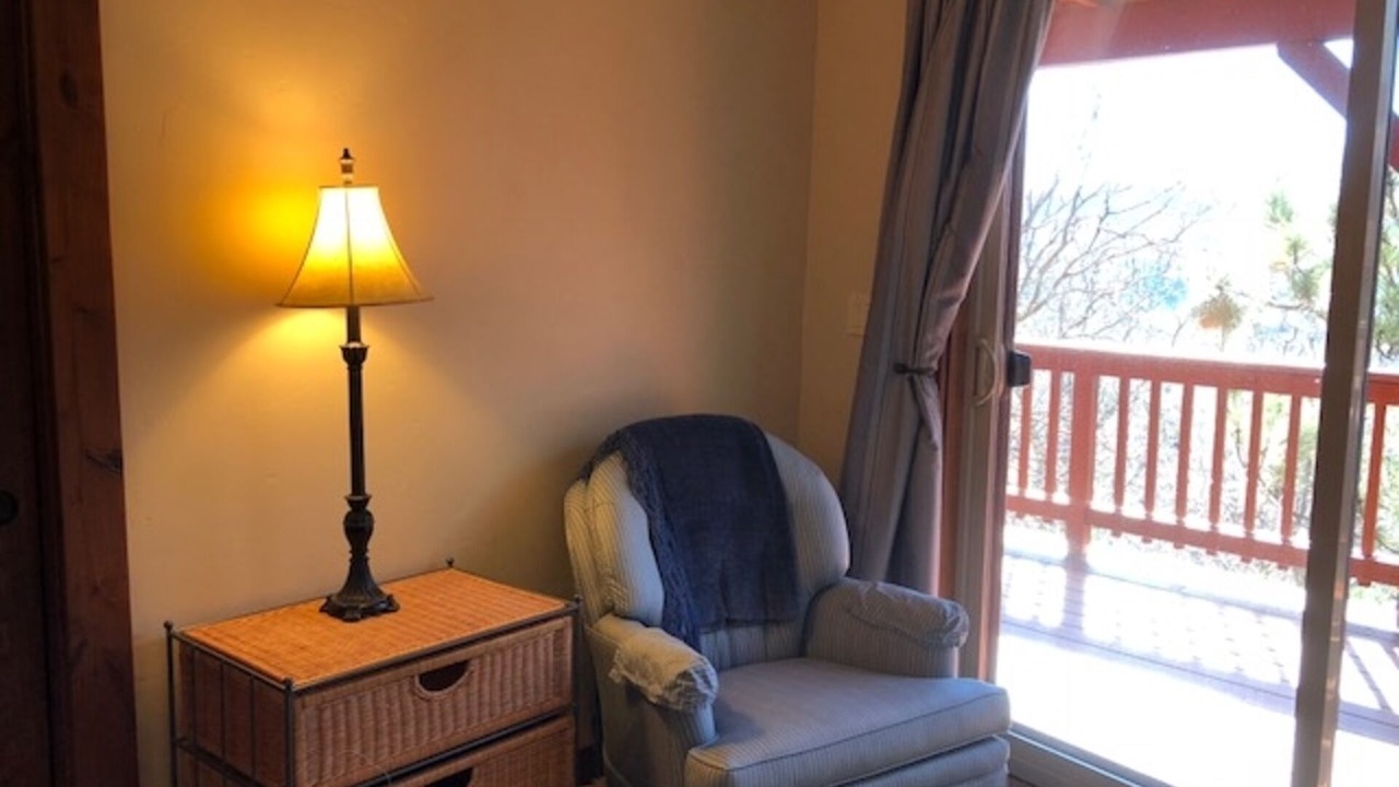 Photo of Livingroom in Lake Arrowhead