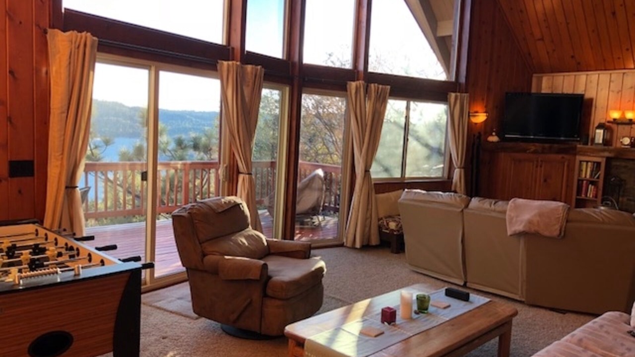 Photo of Livingroom in Lake Arrowhead