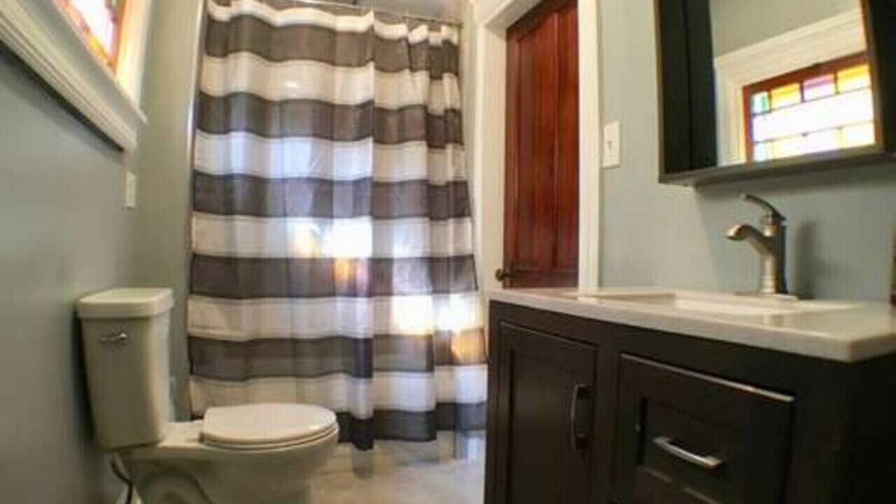 Photo of Bathroom in Detroit - Shoreway