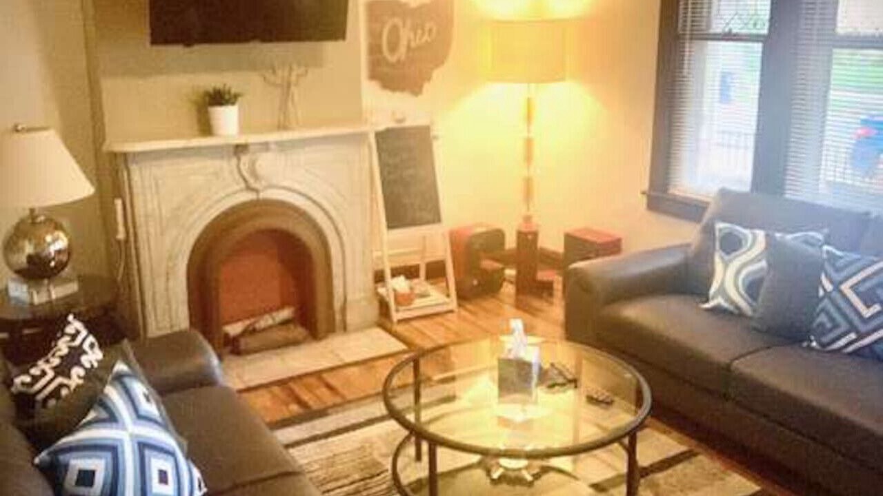 Photo of Livingroom in Detroit - Shoreway