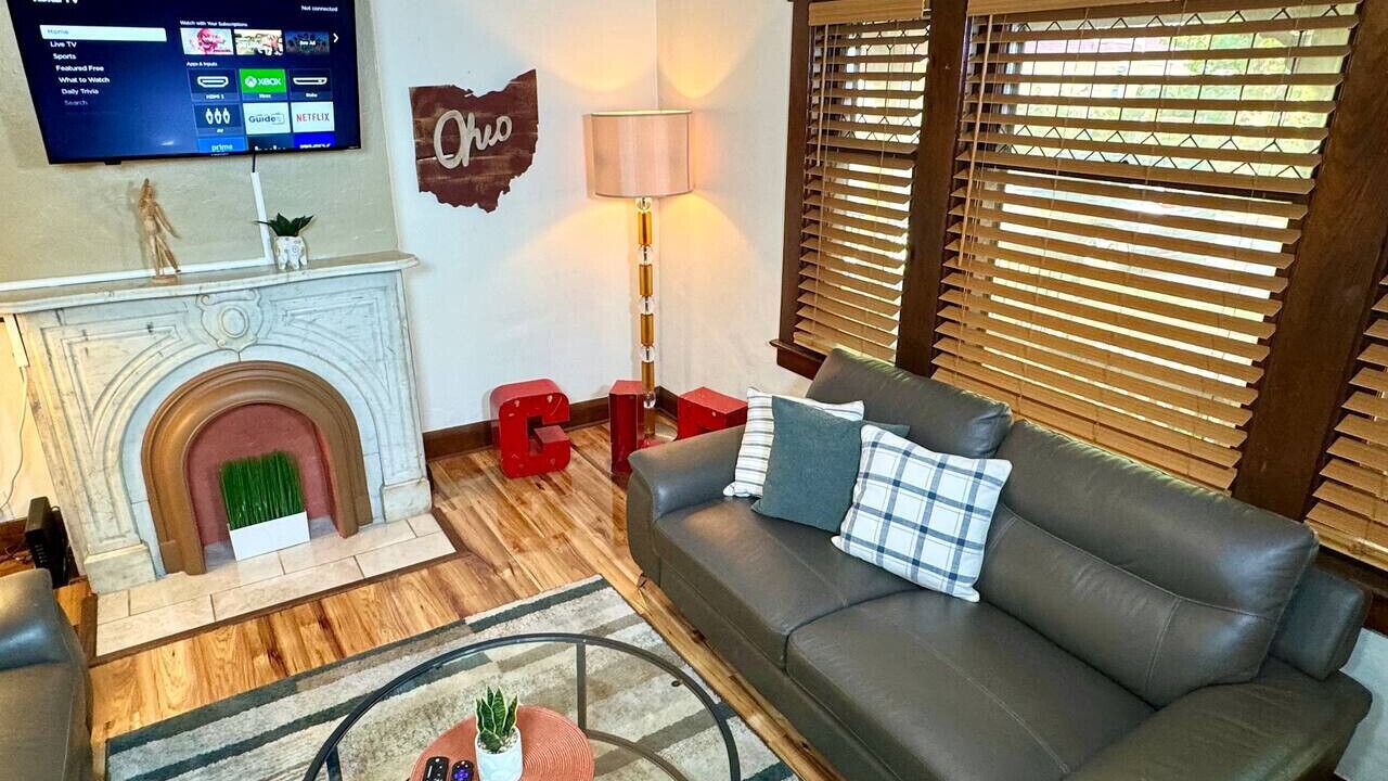 Photo of Livingroom in Detroit - Shoreway