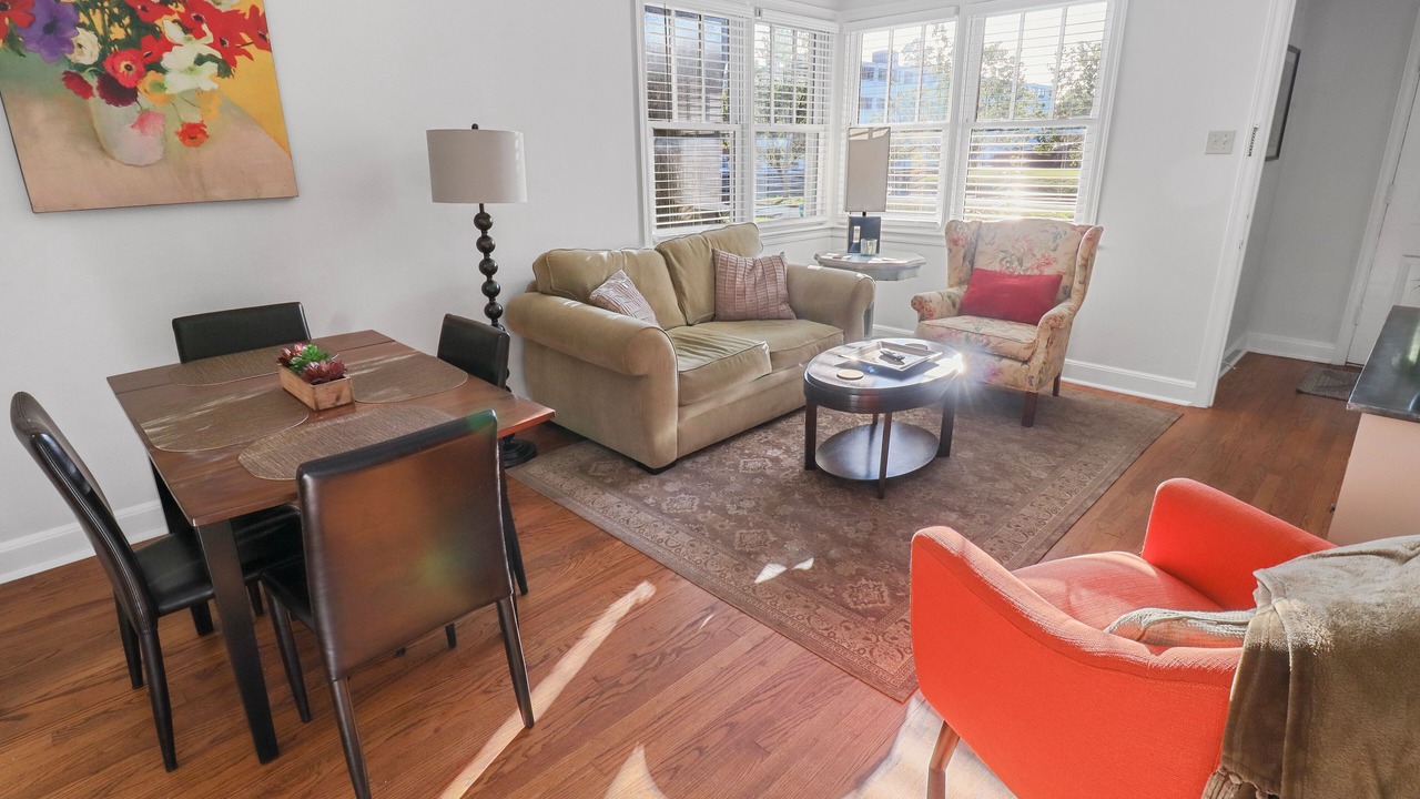 Photo of Livingroom in University District