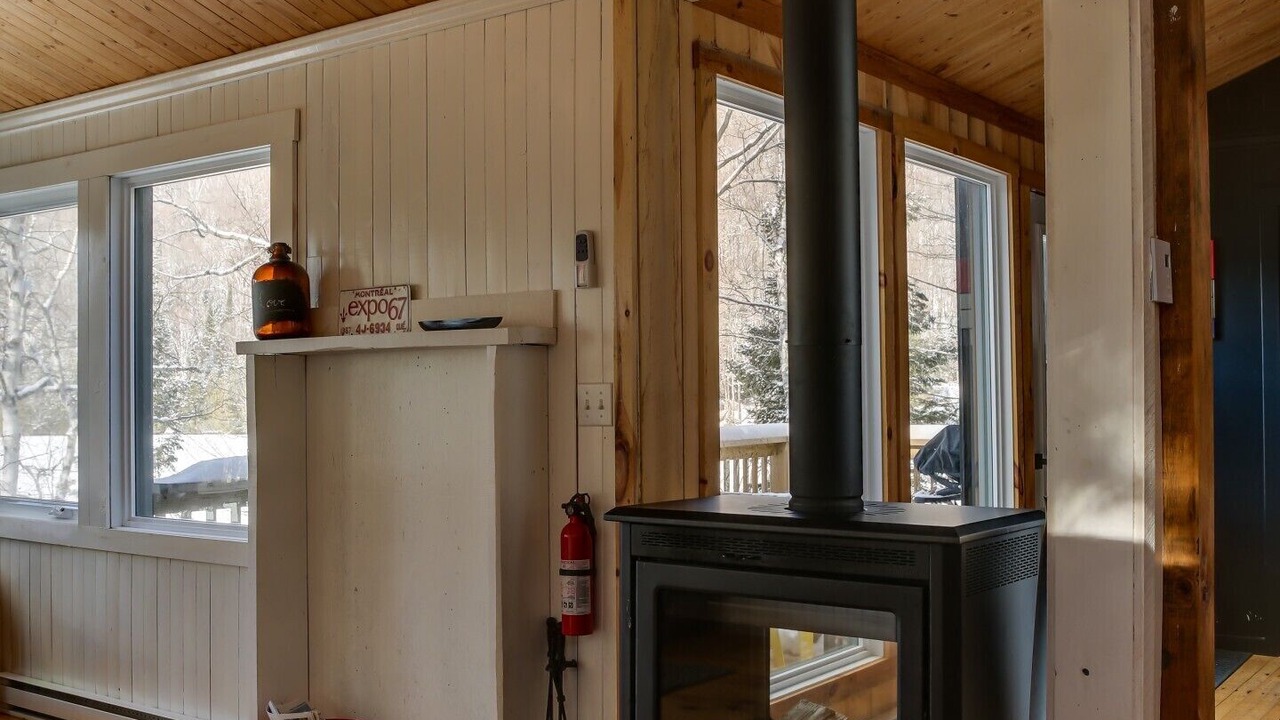 Photo of Livingroom in Amherst