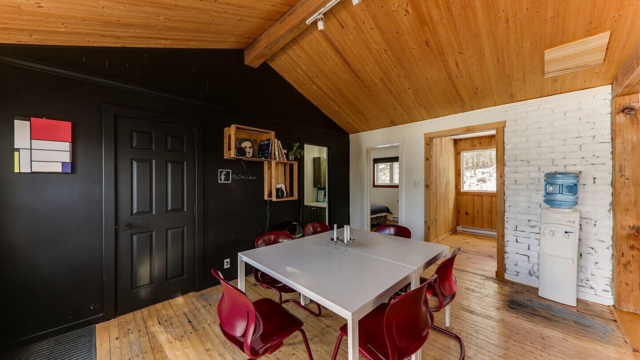 Photo of Livingroom in Amherst