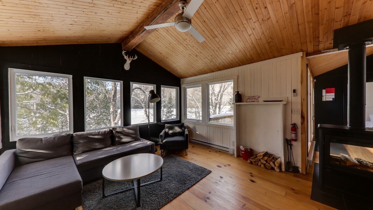 Photo of Livingroom in Amherst