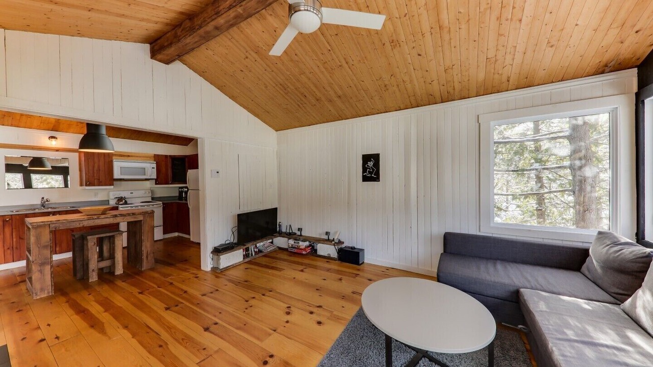 Photo of Livingroom in Amherst