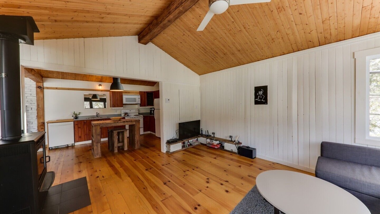 Photo of Livingroom in Amherst