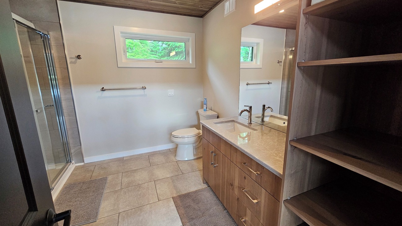 Photo of Bathroom in Sioux Narrows Nestor Falls