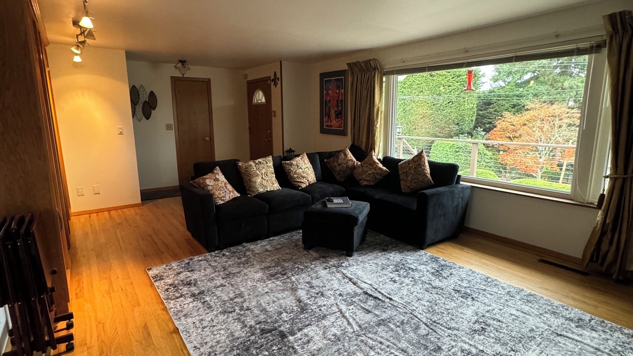 Photo of Livingroom in Boulevard Bluffs