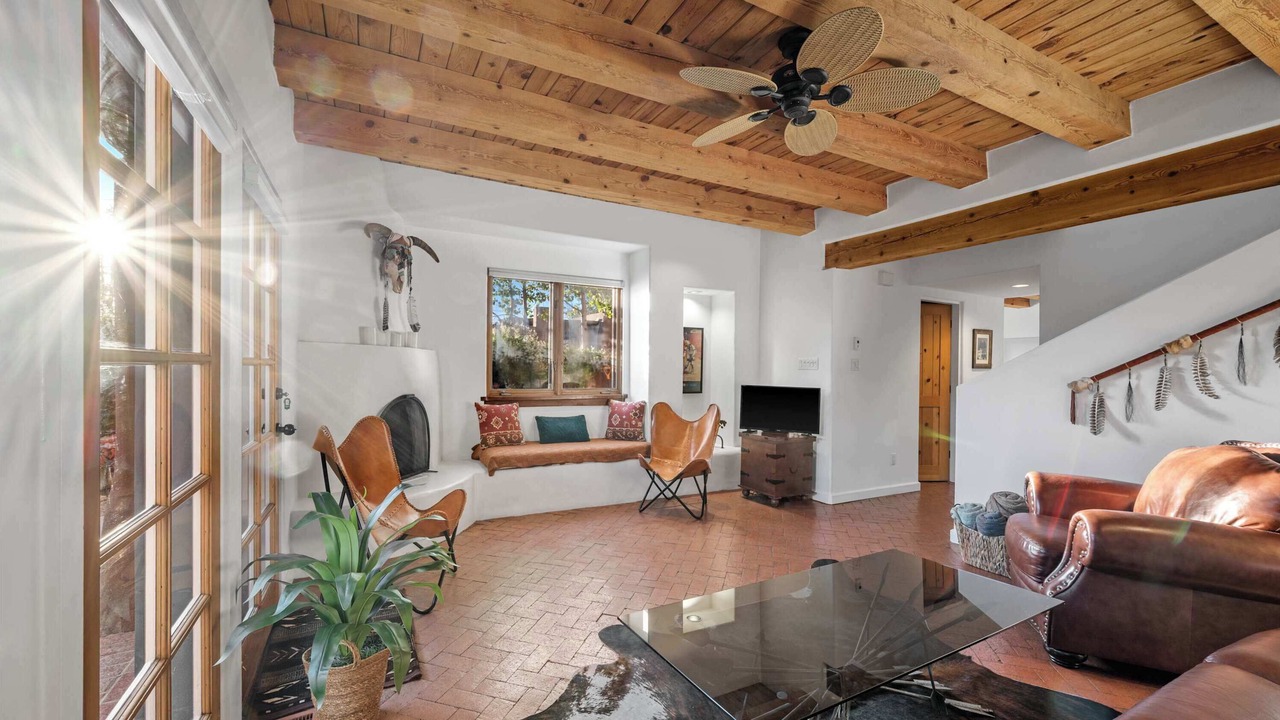 Photo of Livingroom in South Capitol