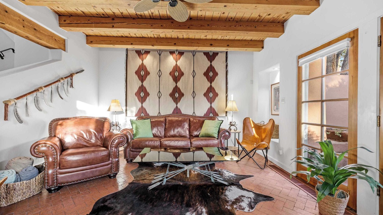 Photo of Livingroom in South Capitol