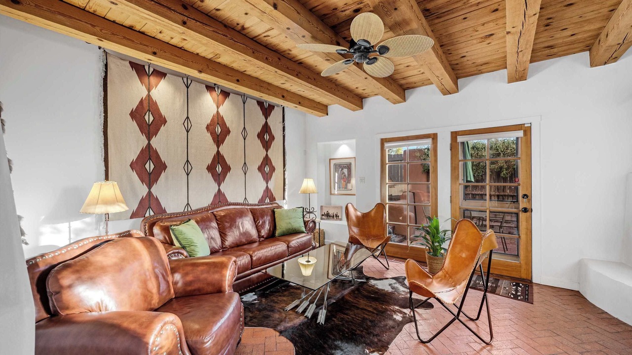 Photo of Livingroom in South Capitol