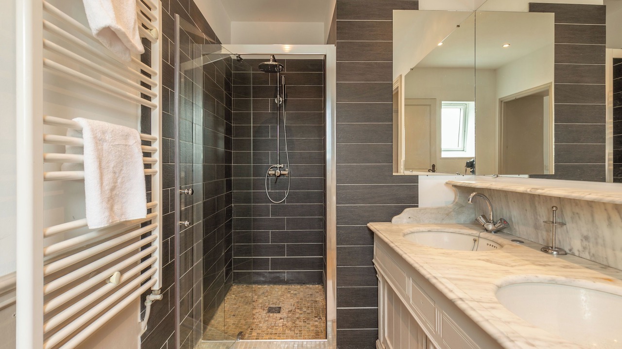 Photo of Bathroom in Neuville-aux-Bois