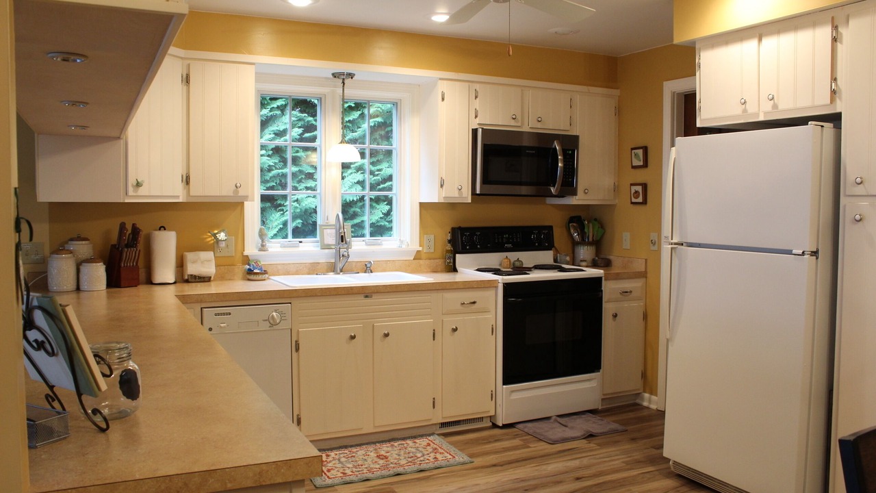 Photo of Kitchen in Town of Torrey
