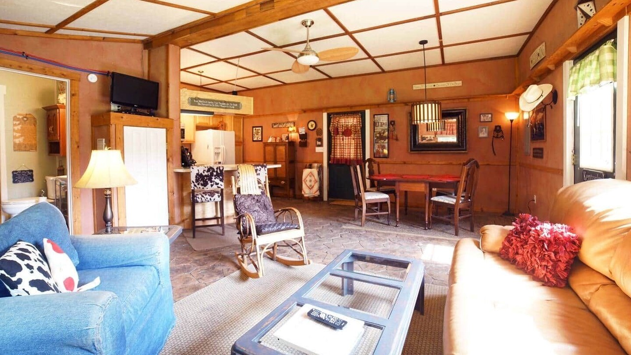 Photo of Livingroom in Pendleton