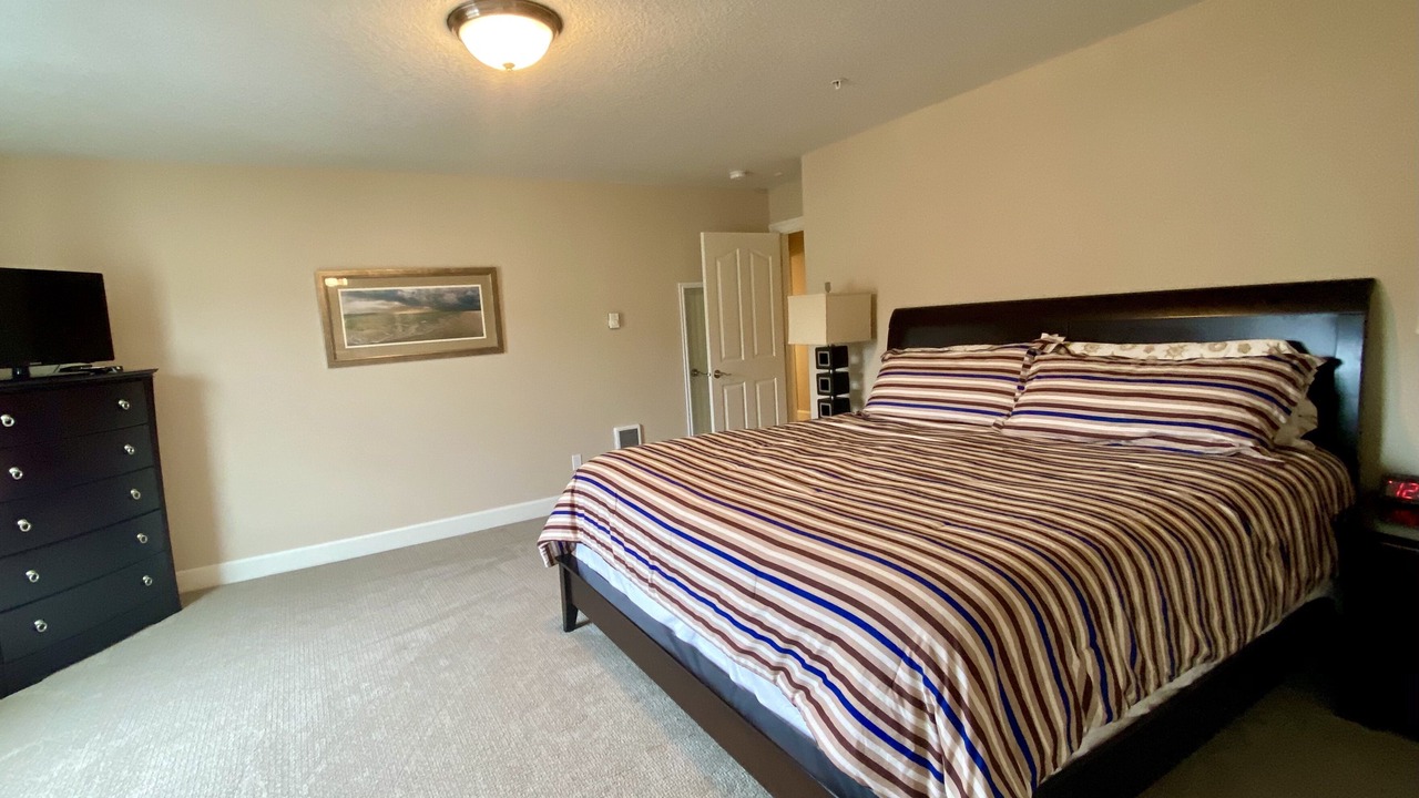 Photo of Bedroom in Rockaway Beach