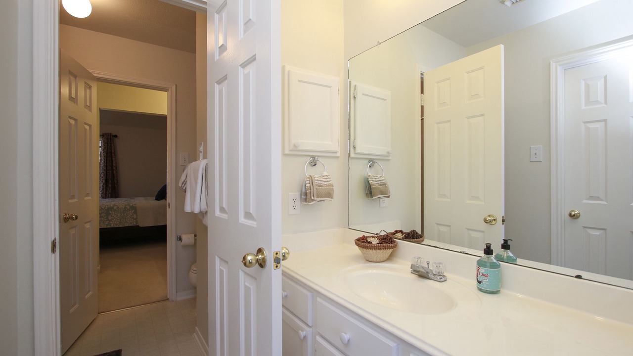 Photo of Bathroom in FM 1960