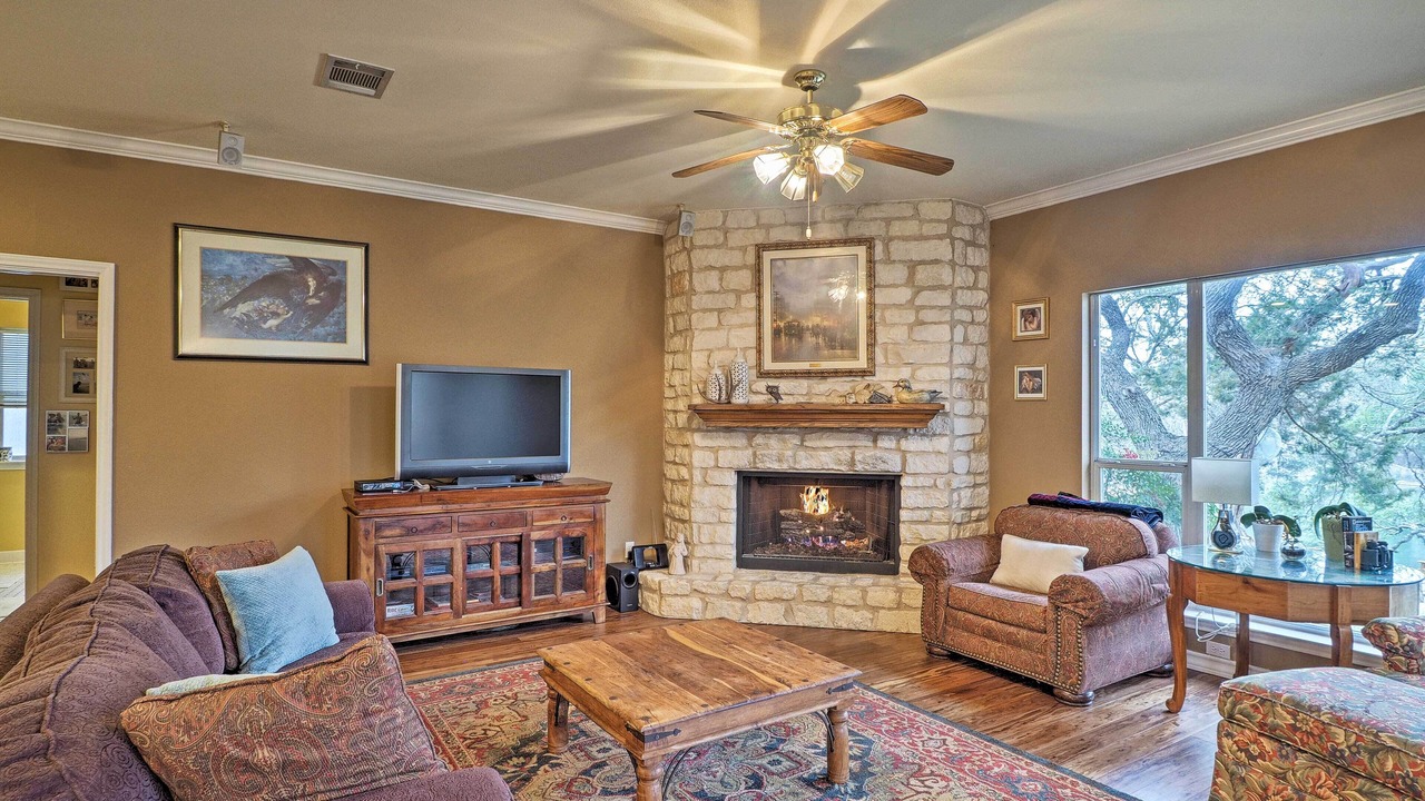 Photo of Livingroom in Brushy Bend Park