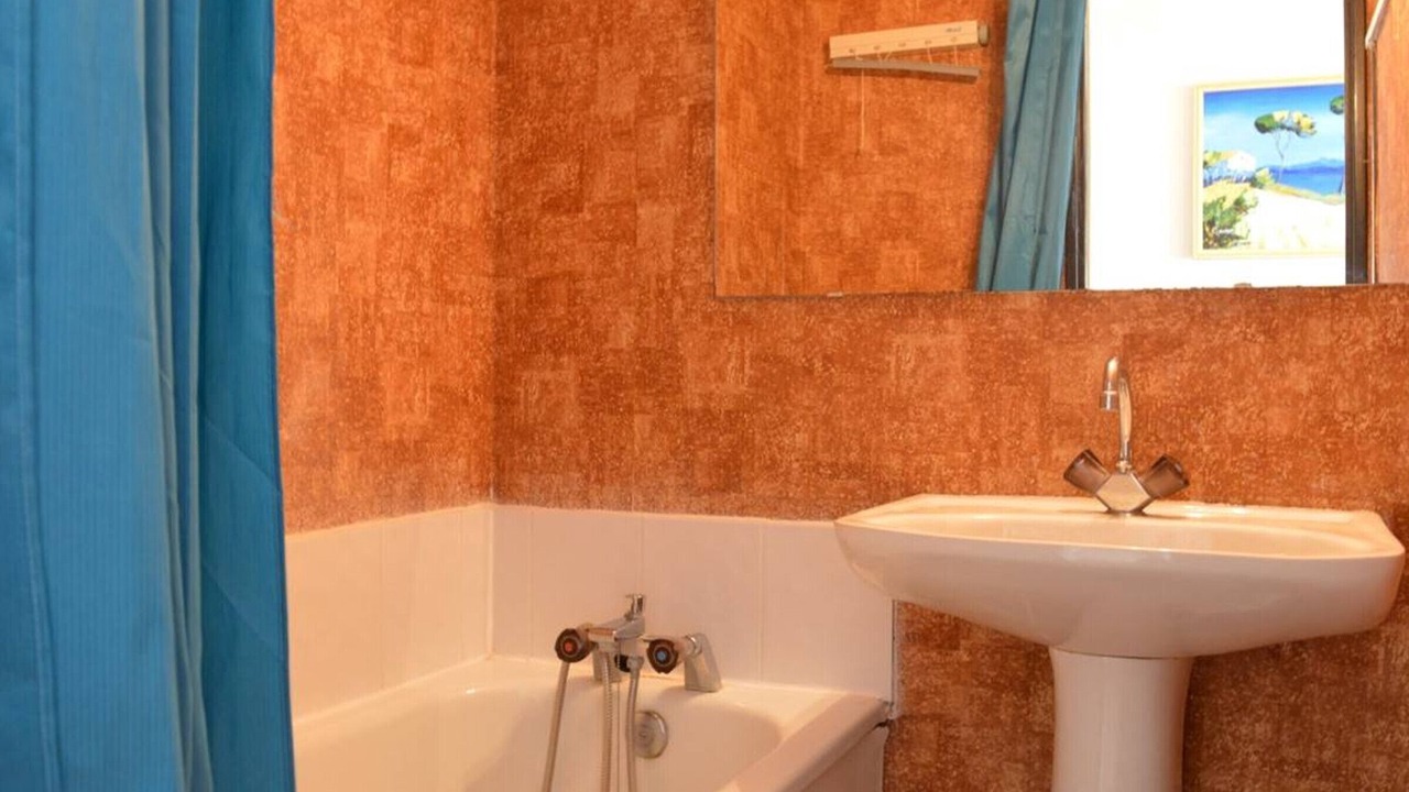 Photo of Bathroom in Saint-Pierre-la-Mer
