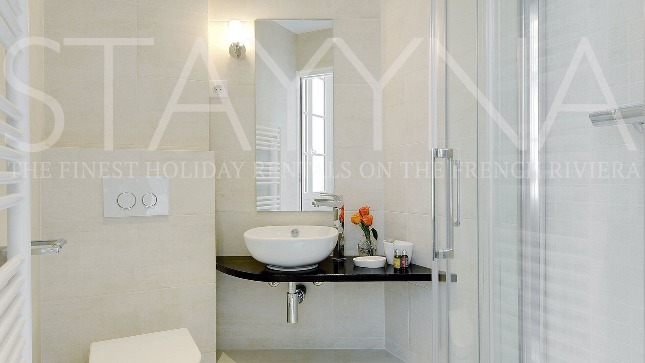 Photo of Bathroom in Carre d'Or