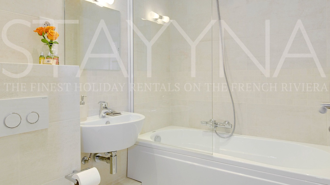 Photo of Bathroom in Carre d'Or