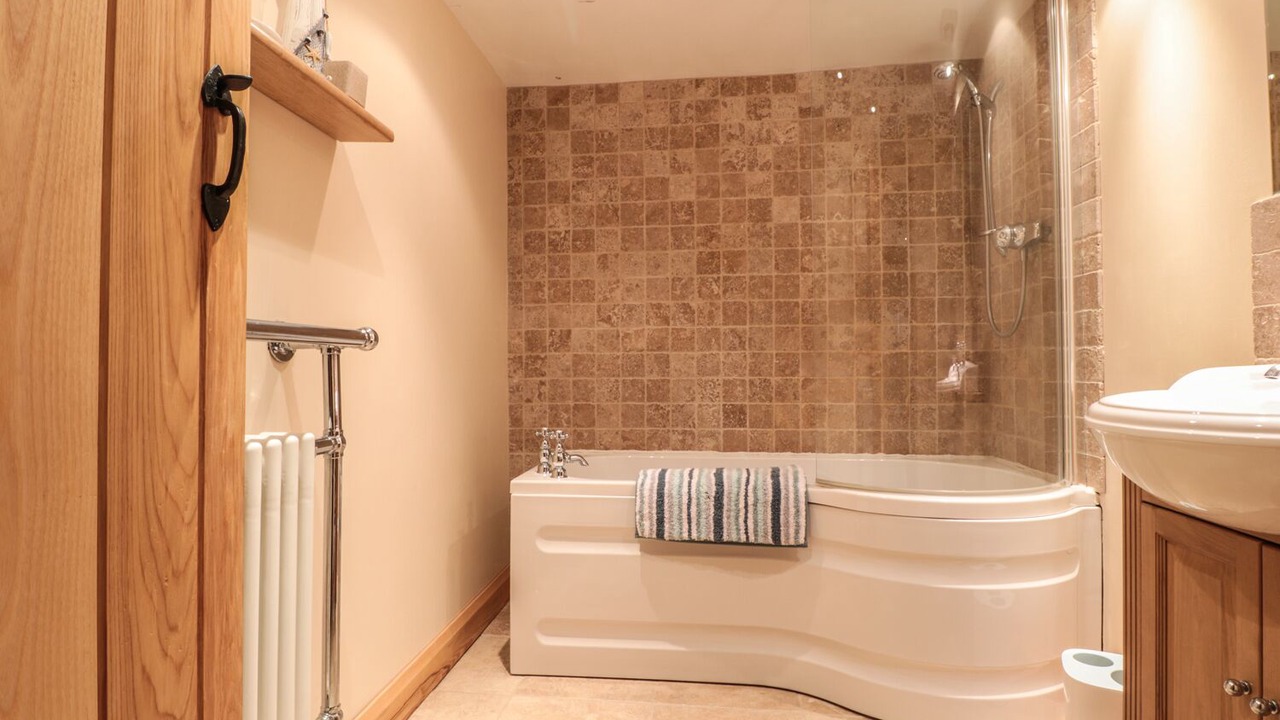 Photo of Bathroom in Gilwern