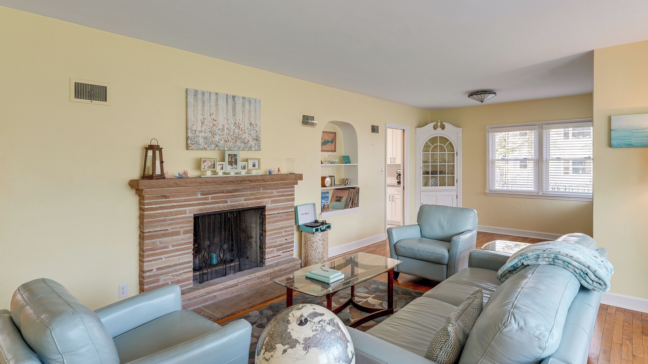 Photo of Livingroom in Williams Bay
