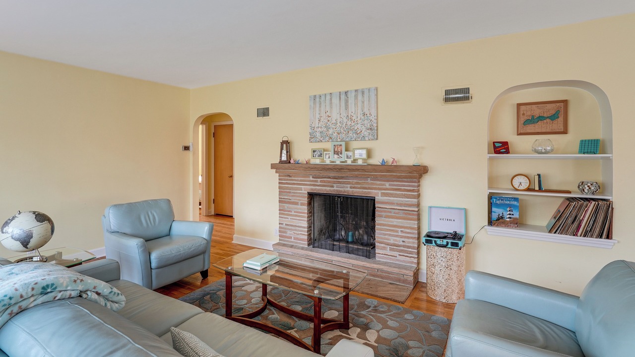 Photo of Livingroom in Williams Bay