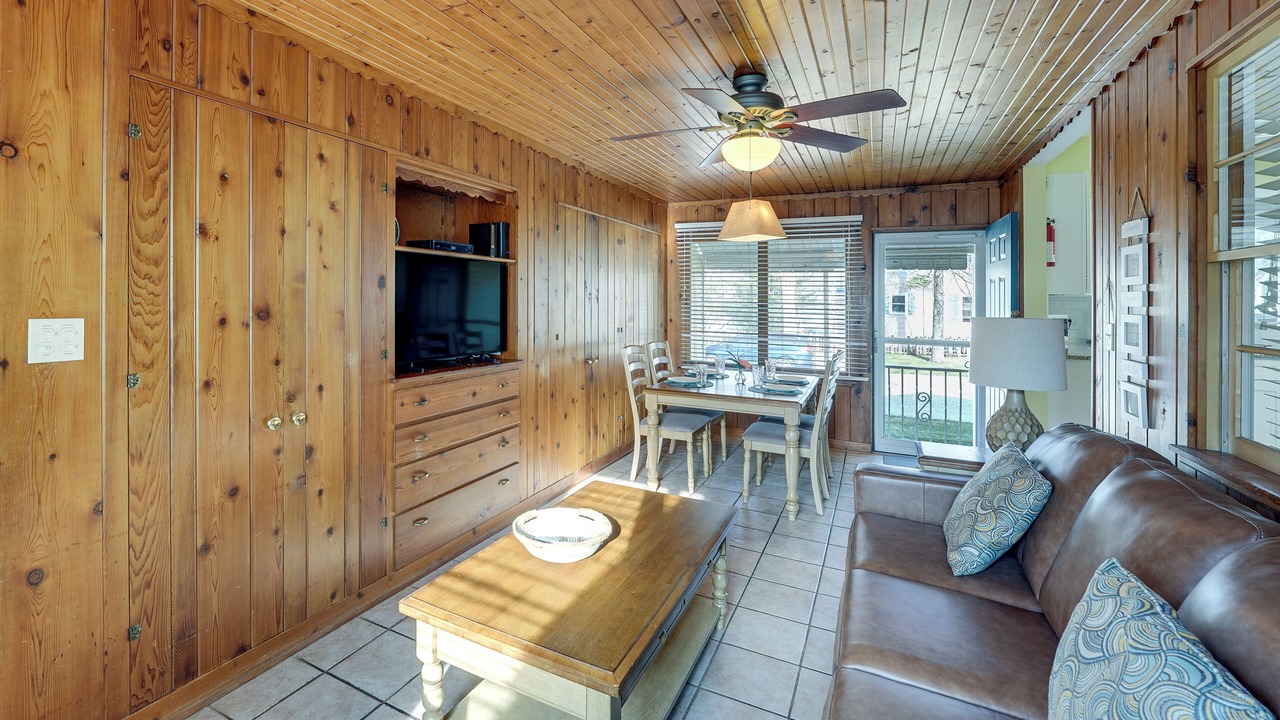 Photo of Livingroom in Williams Bay