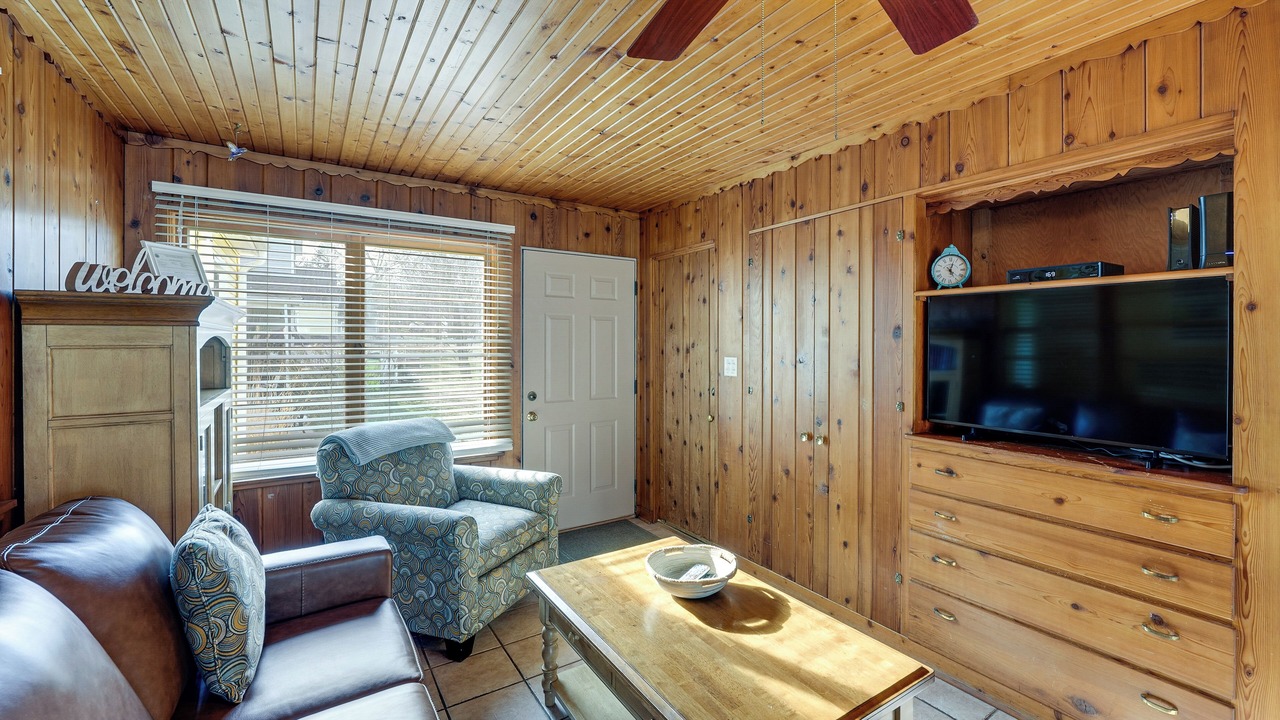 Photo of Livingroom in Williams Bay