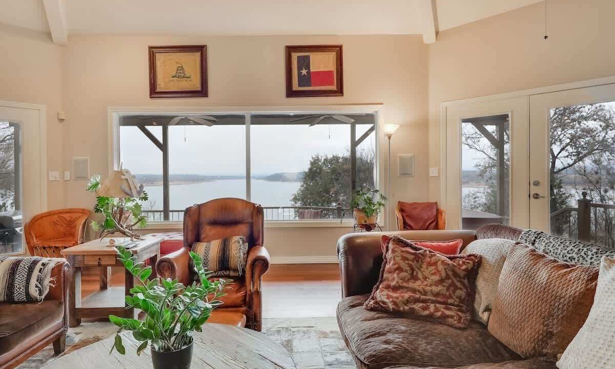 Photo of Livingroom in Spicewood