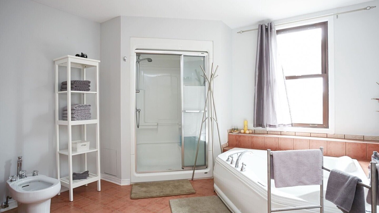 Photo of Bathroom in Cote-Saint-Paul