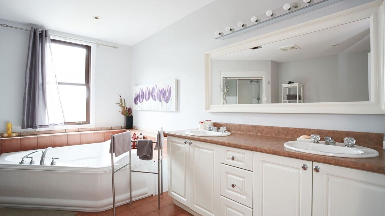 Photo of Bathroom in Cote-Saint-Paul