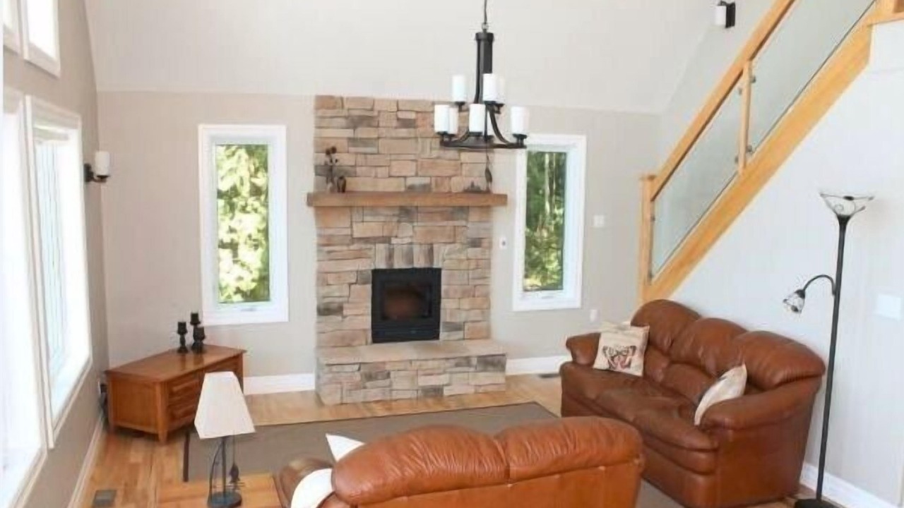 Photo of Livingroom in Miller Lake