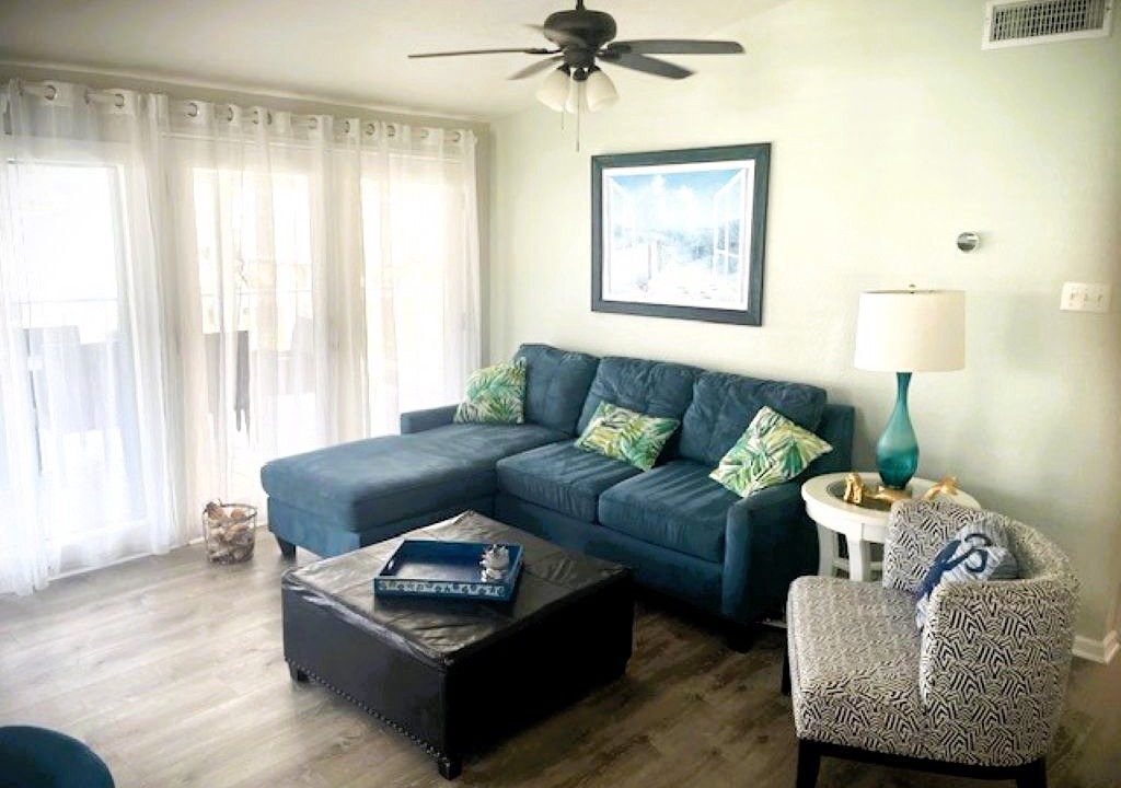 Photo of Livingroom in Bermuda Beach