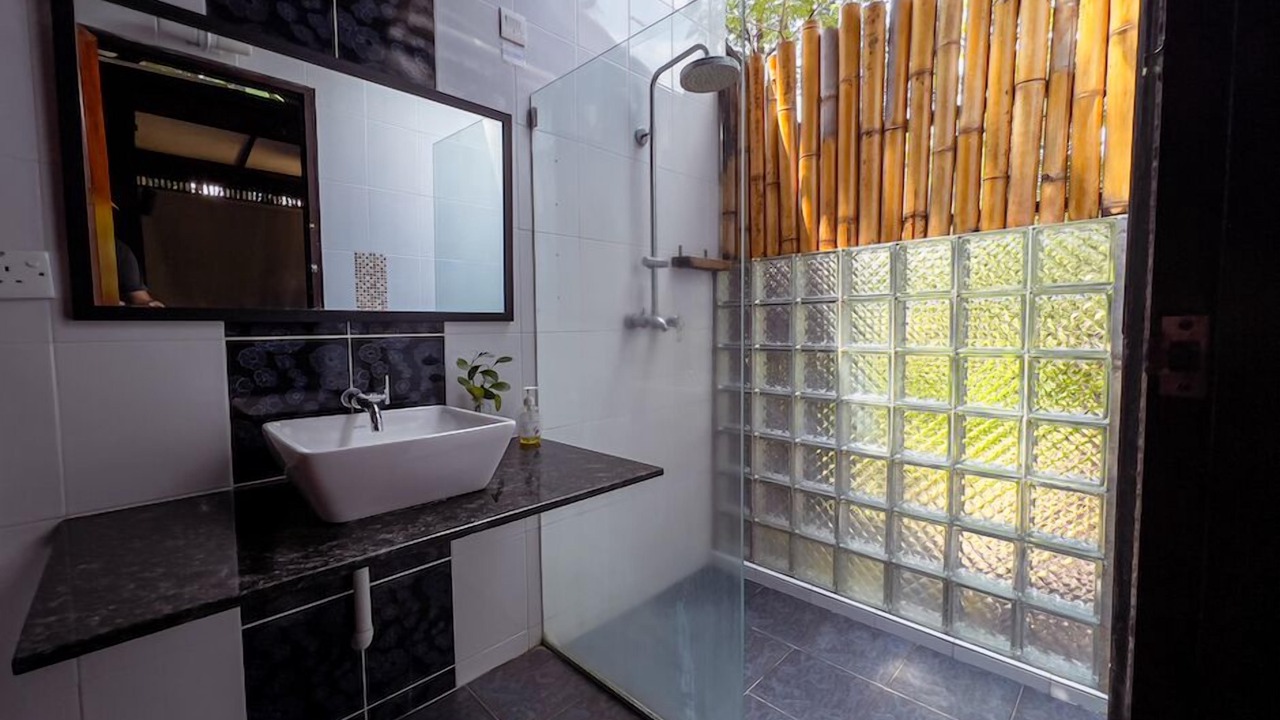 Photo of Bathroom in Pantai