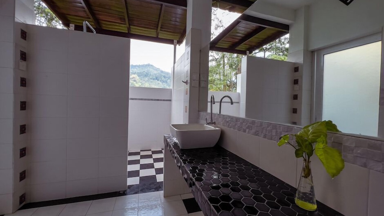 Photo of Bathroom in Pantai
