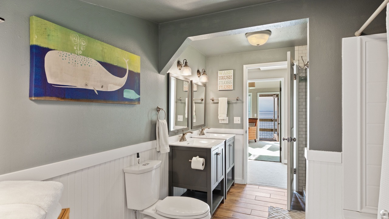 Photo of Bathroom in Oak Harbor