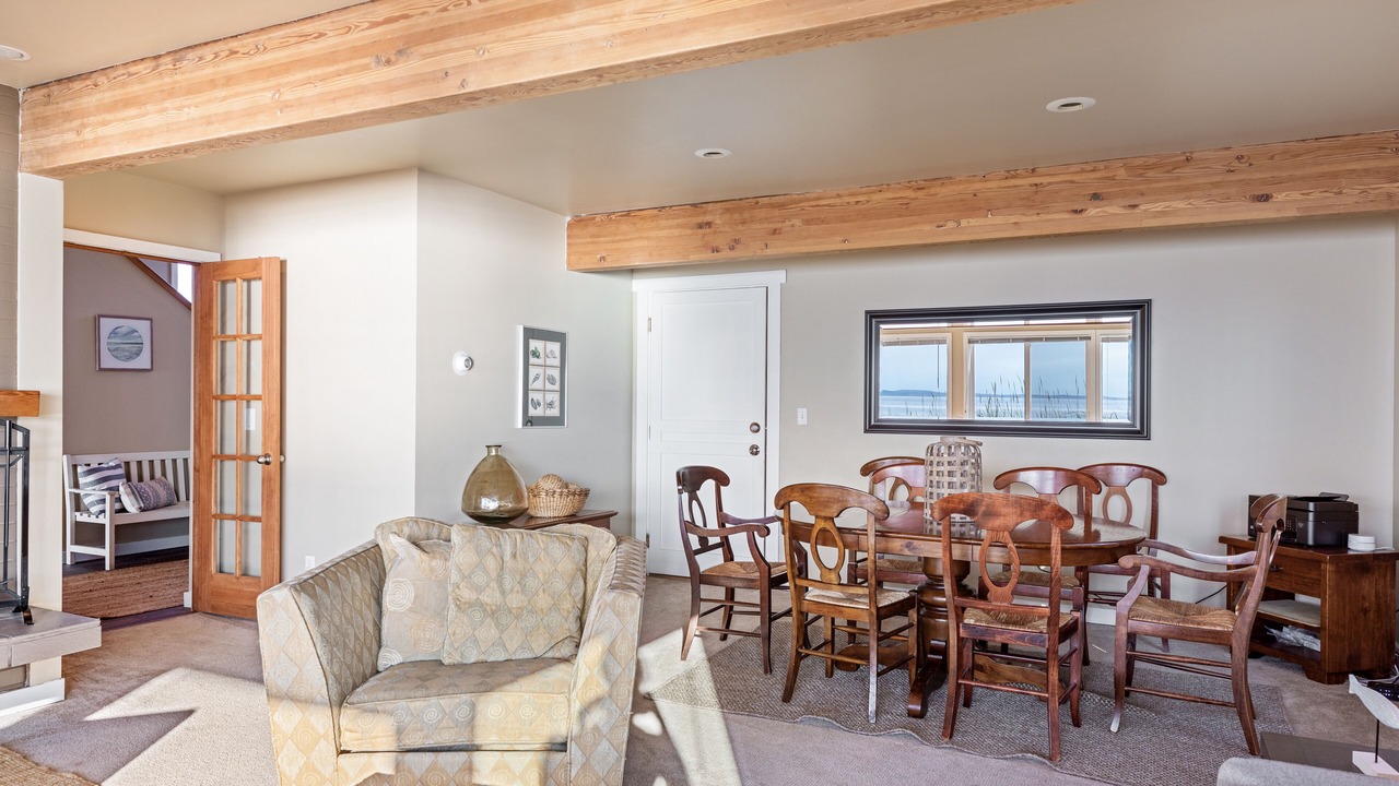 Photo of Livingroom in Oak Harbor