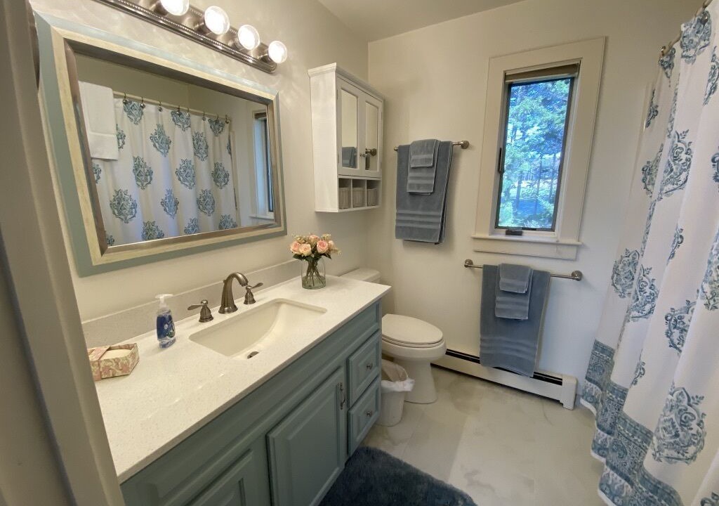 Photo of Bathroom in New Harbor