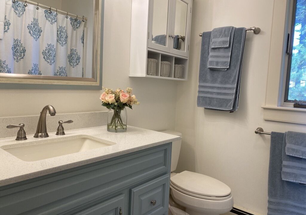 Photo of Bathroom in New Harbor