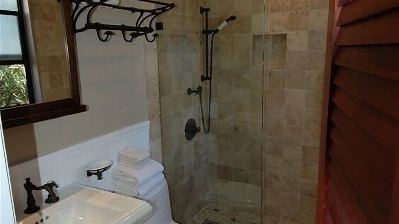 Photo of Bathroom in Maalaea