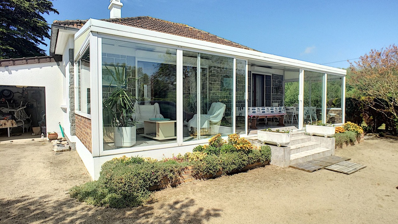 Photo of Patio Balcony in Saint-Pair-sur-Mer