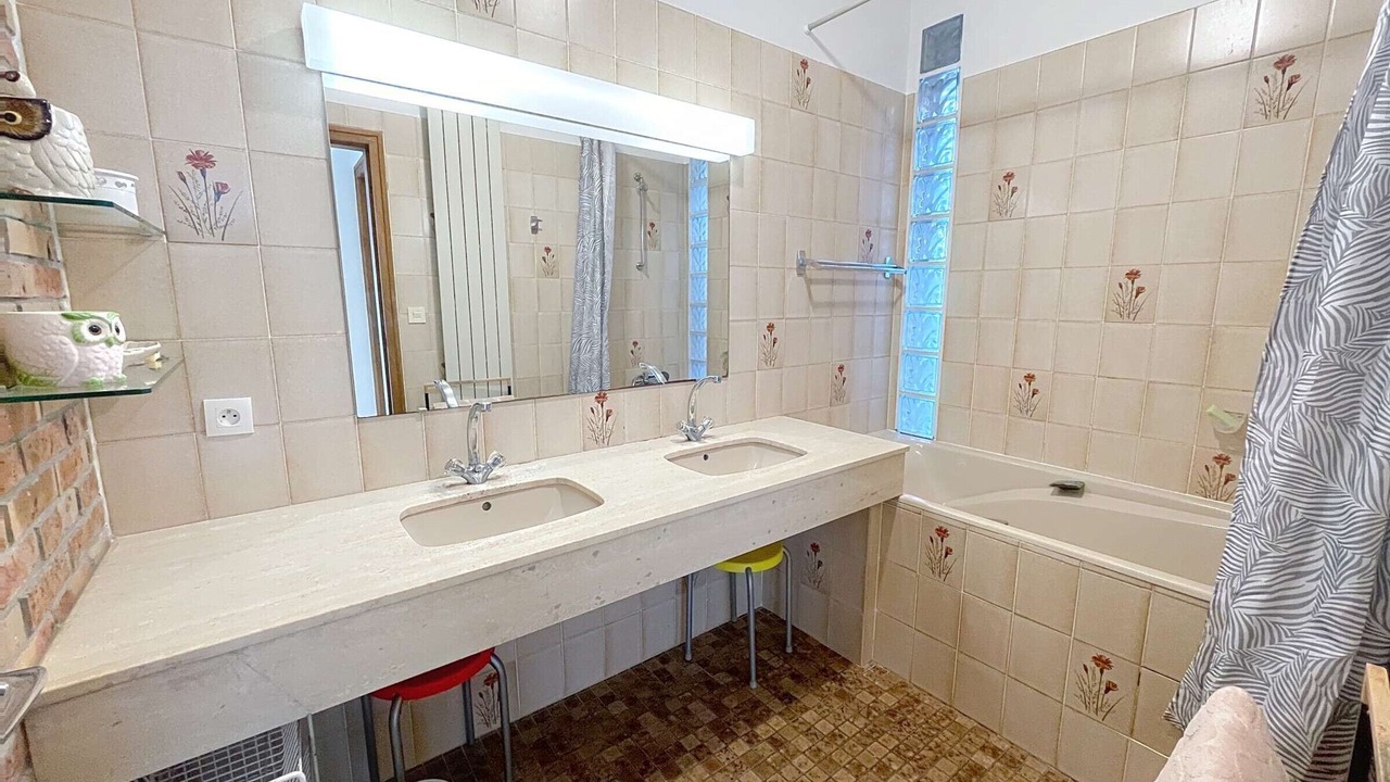 Photo of Bathroom in Saint-Pair-sur-Mer